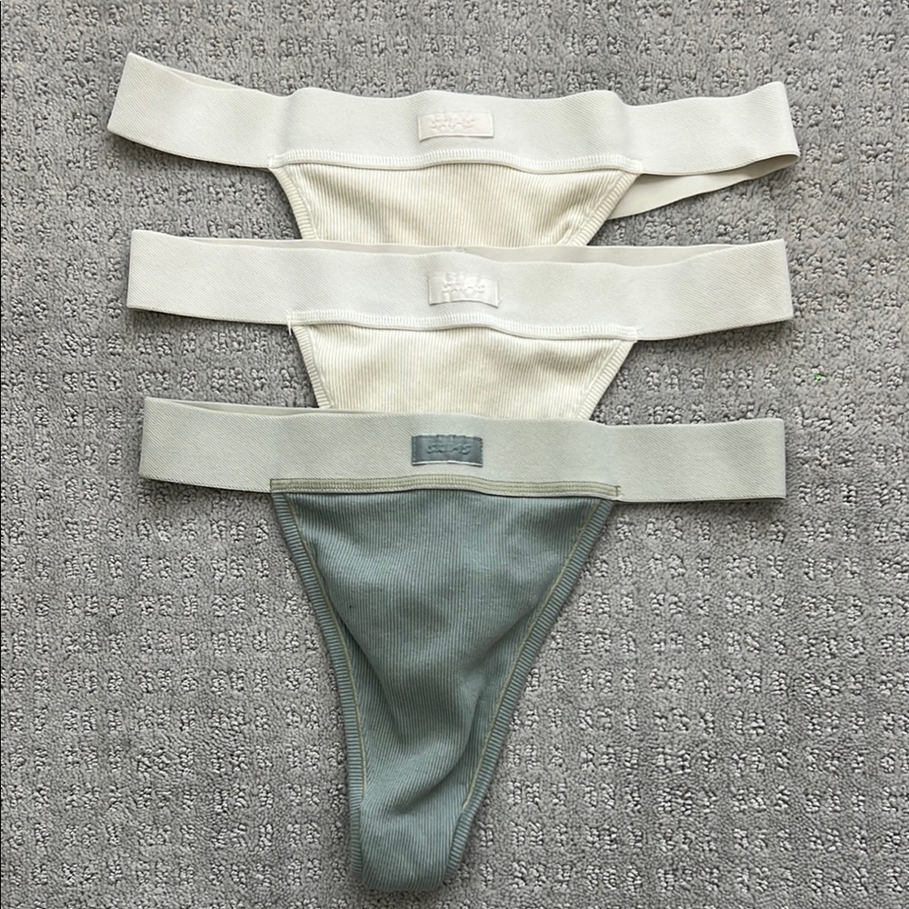 SKIMS Cotton Rib Thong Lot